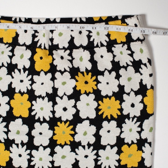 Mod Floral Mini Skirt - Picture 4 of 6